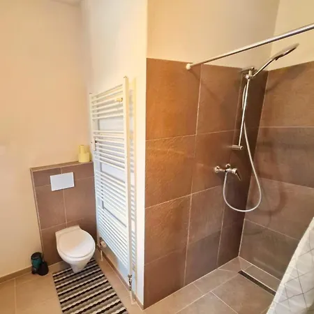 1Br Apartment - Kitchen - Tv - Wi-Fi - Parking - 24H Self Check-In *